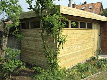 Tuinhuis met plat dak en oversteek