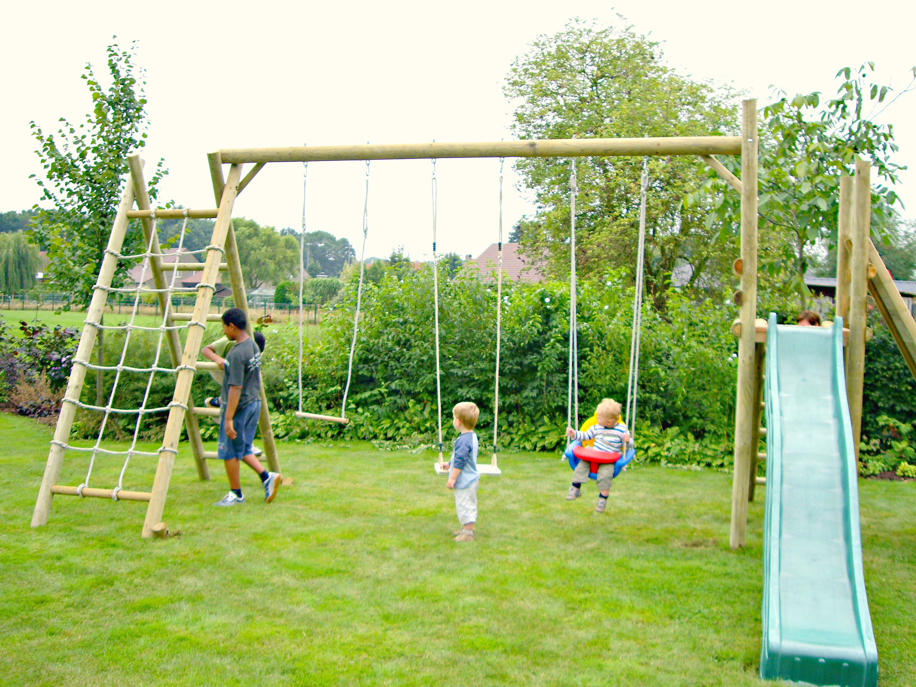 gespannen Uitbarsten ballon Speeltuigen en houten schommels | Alfa Construct